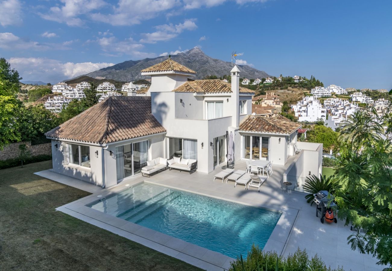 Villa in Neu-Andalusien - RV43644 Los Naranjos Hill Club