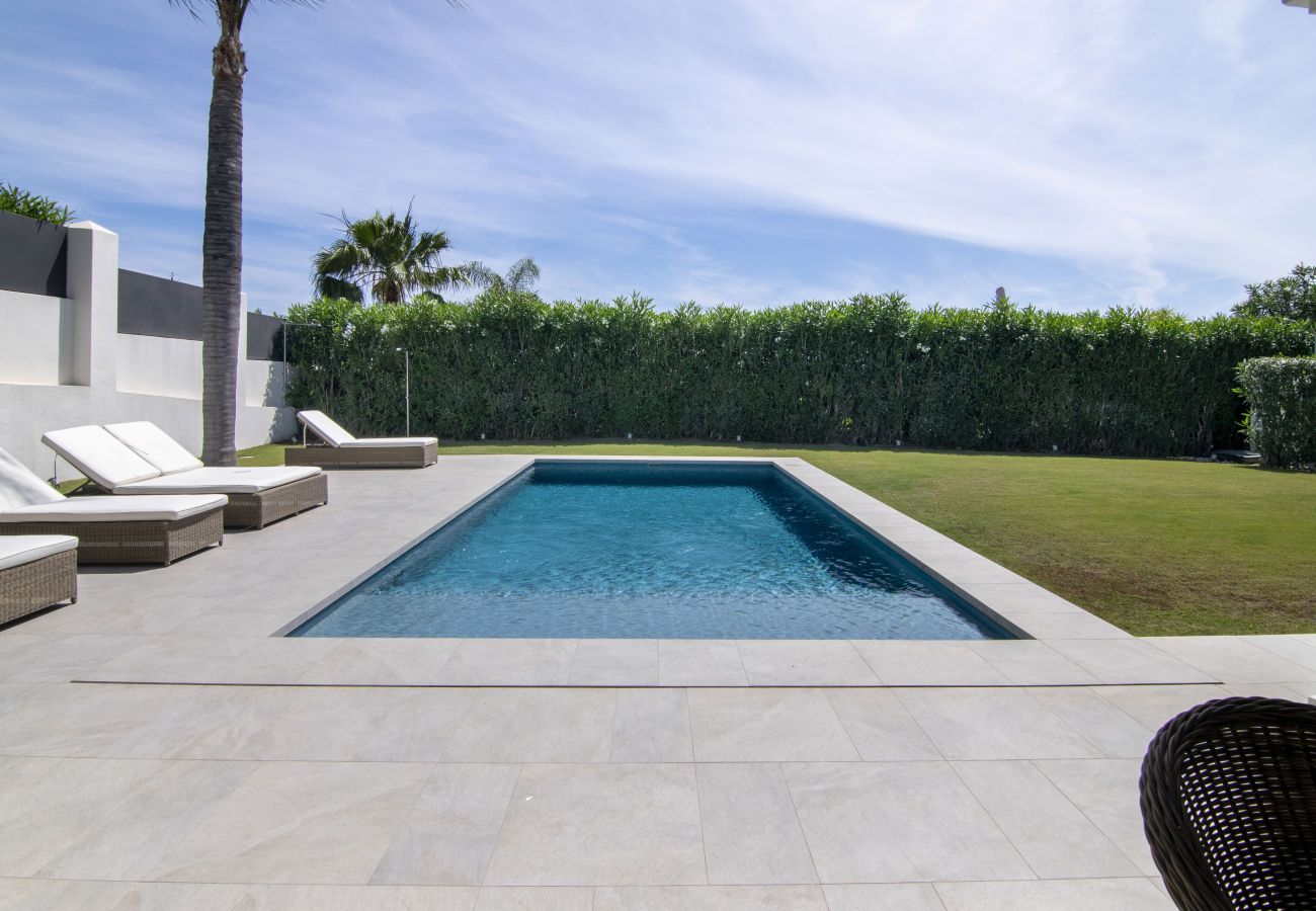 Villa in Neu-Andalusien - RV33829 Las Cascadas del Golf