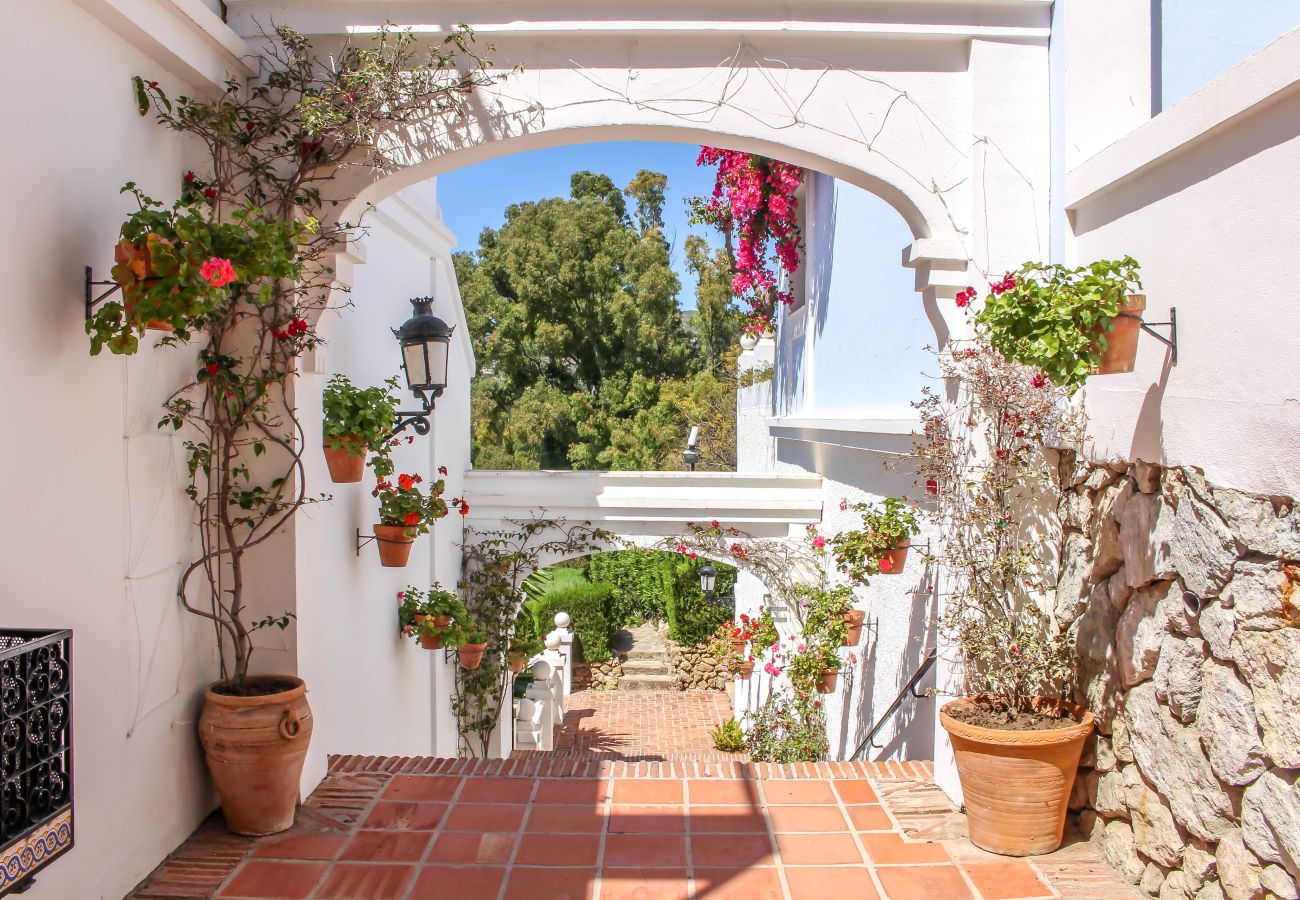 Casa adosada en Nueva andalucia - RA23815 Aloha Pueblo