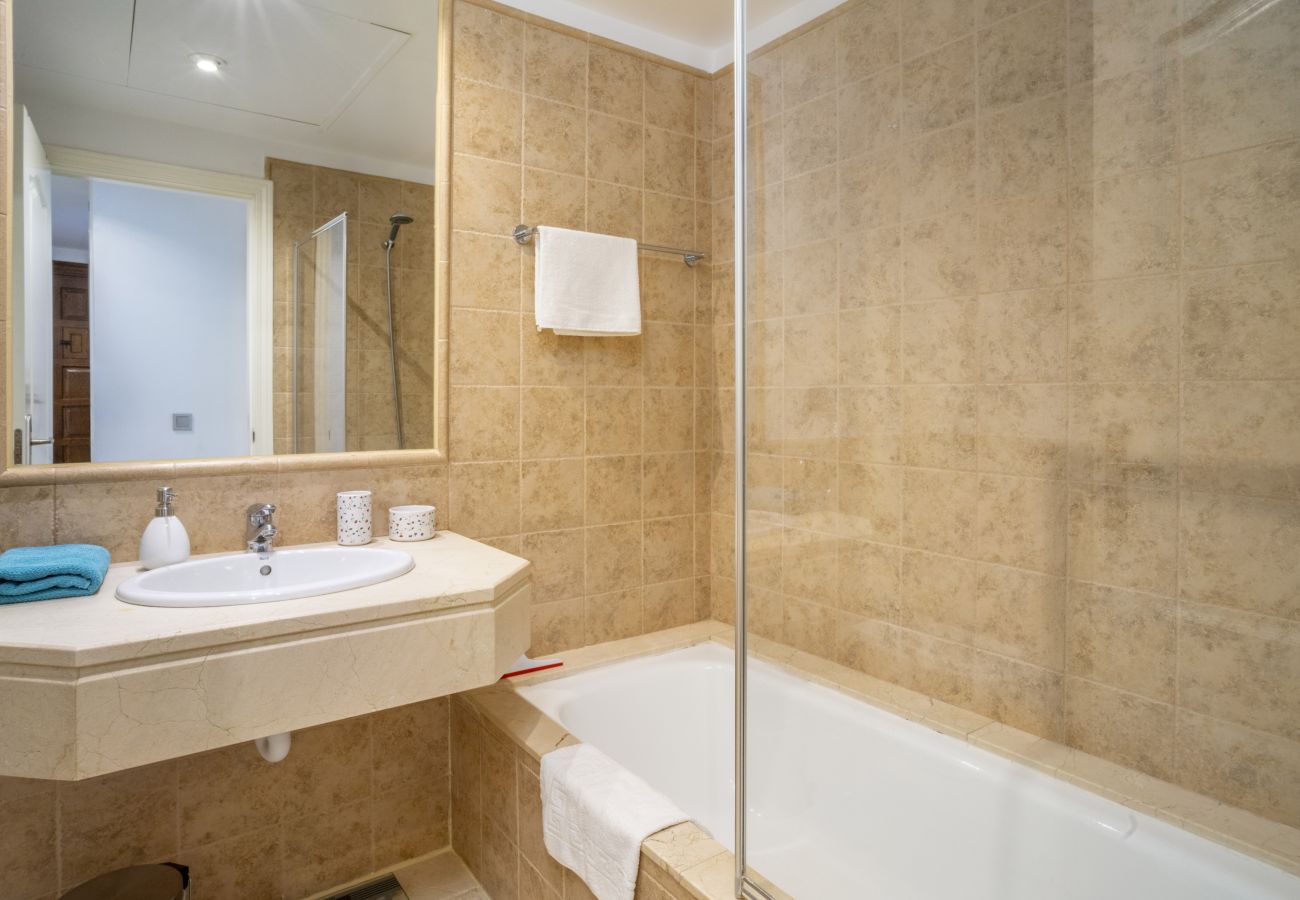 Apartamento en Estepona - RA23896 Benatalaya