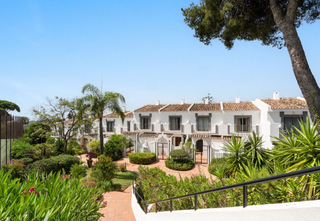 Casa adosada en Nueva andalucia - RA33908 Las Pérgolas