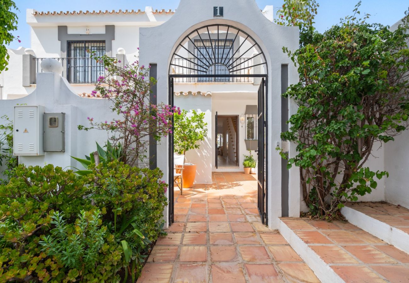 Casa adosada en Nueva andalucia - RA33908 Las Pérgolas