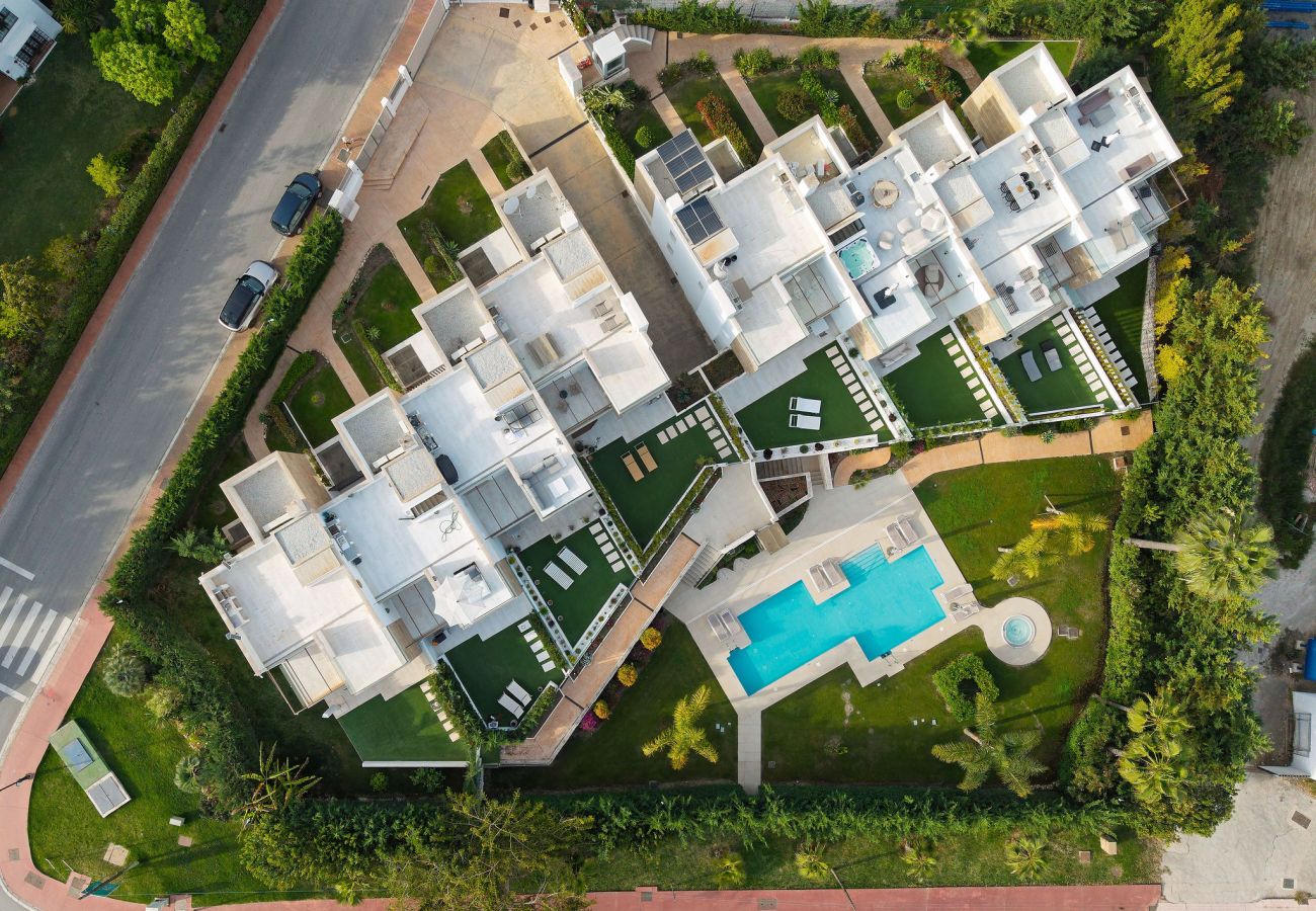 Maison mitoyenne à Nueva andalucia - RAL33944 Golden Green