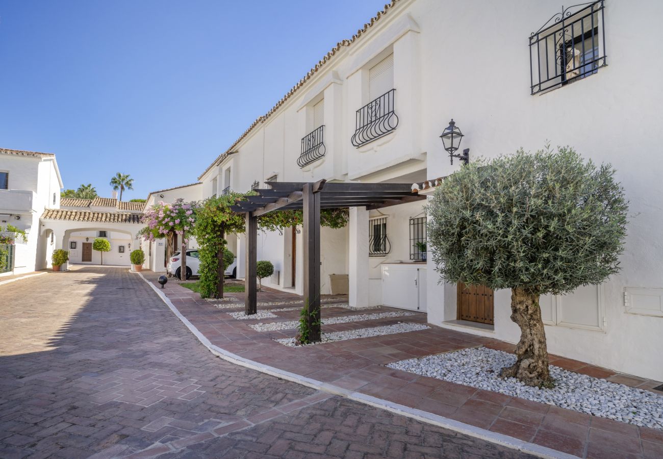 Townhouse in Nueva andalucia - RAL23853 Los Naranjos Country Club