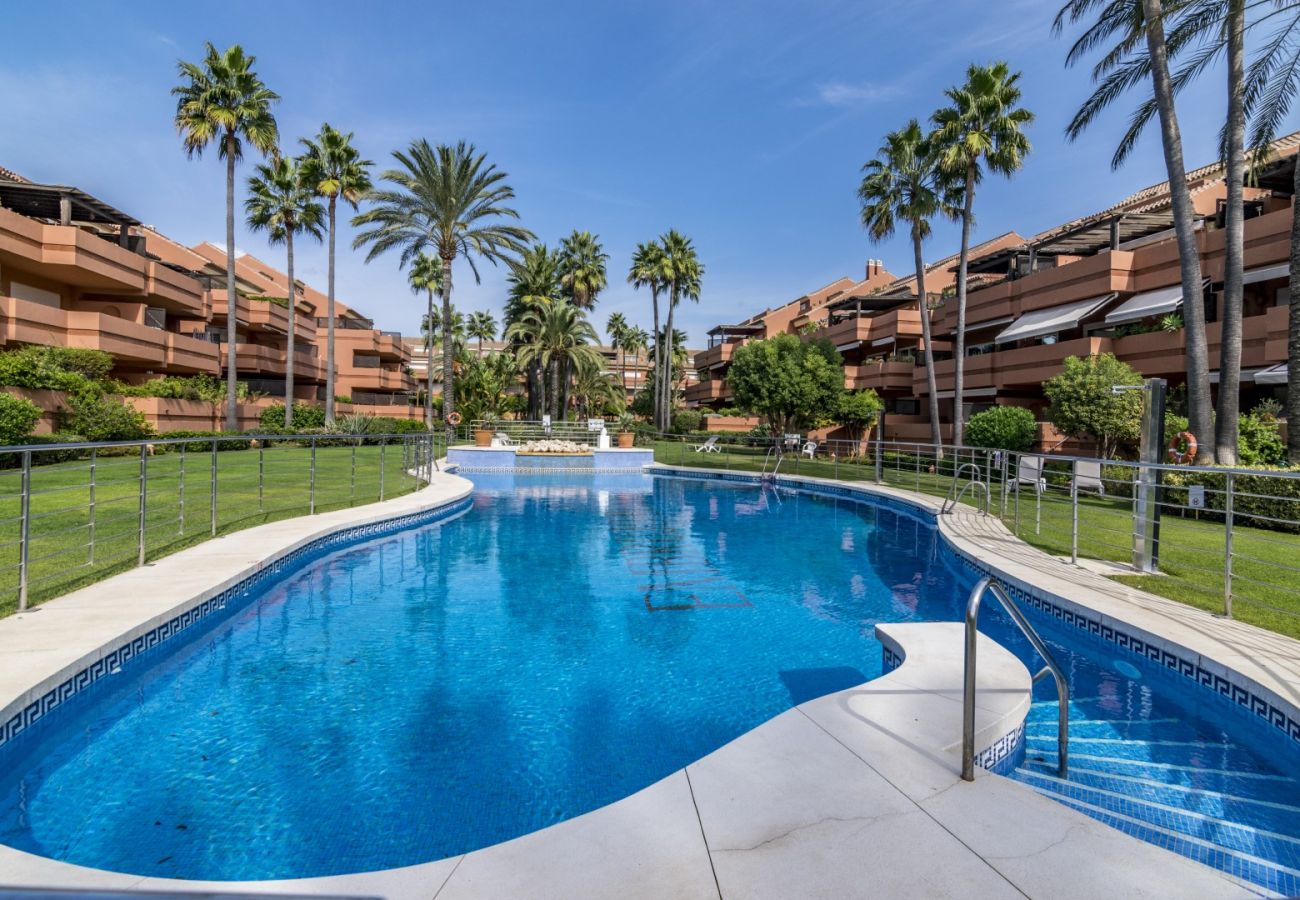 Apartment in Puerto Banus - RAL23903 El Embrujo Playa