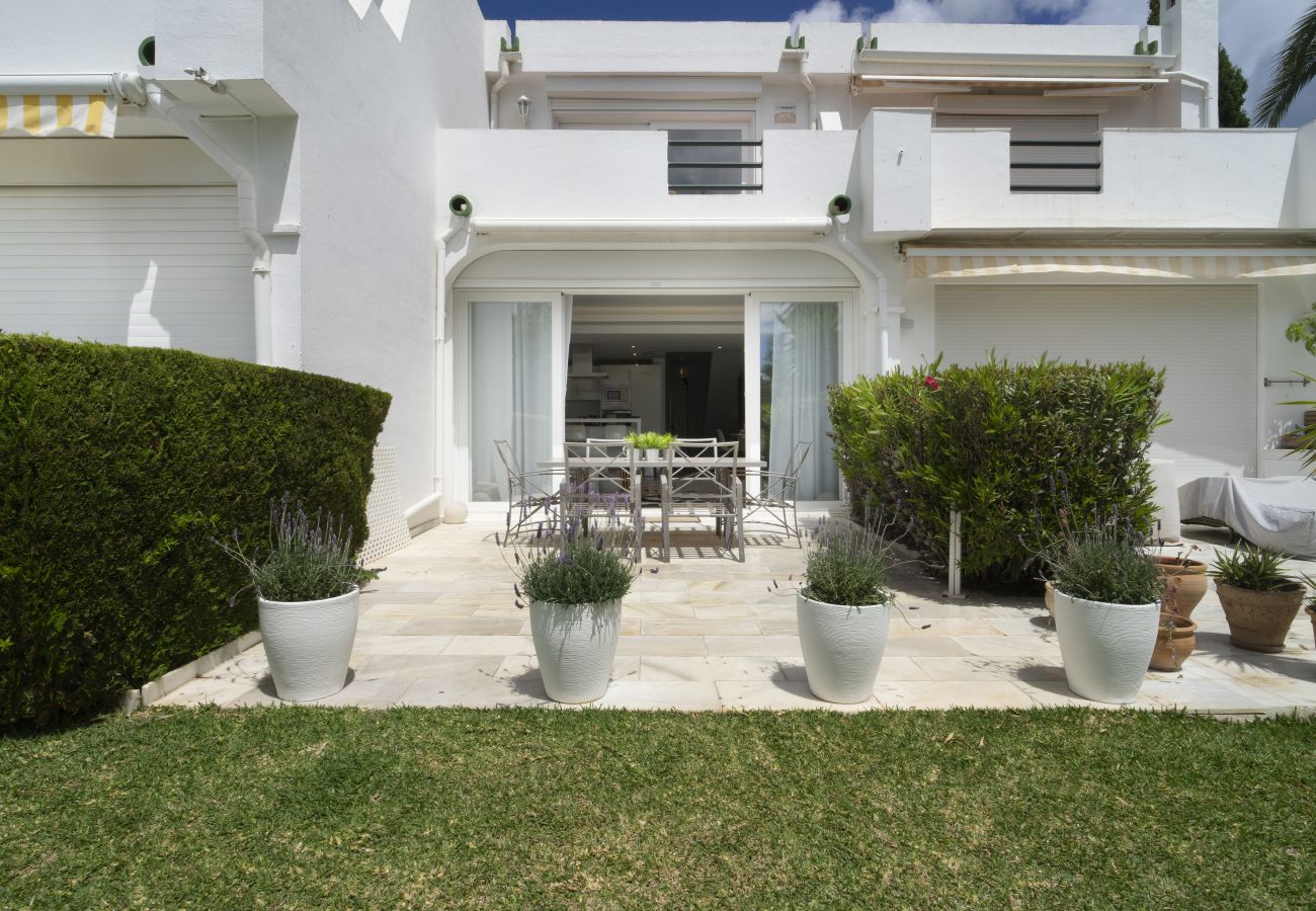 Terraced House in Nueva andalucia - RAL33951 Los Algarrobos