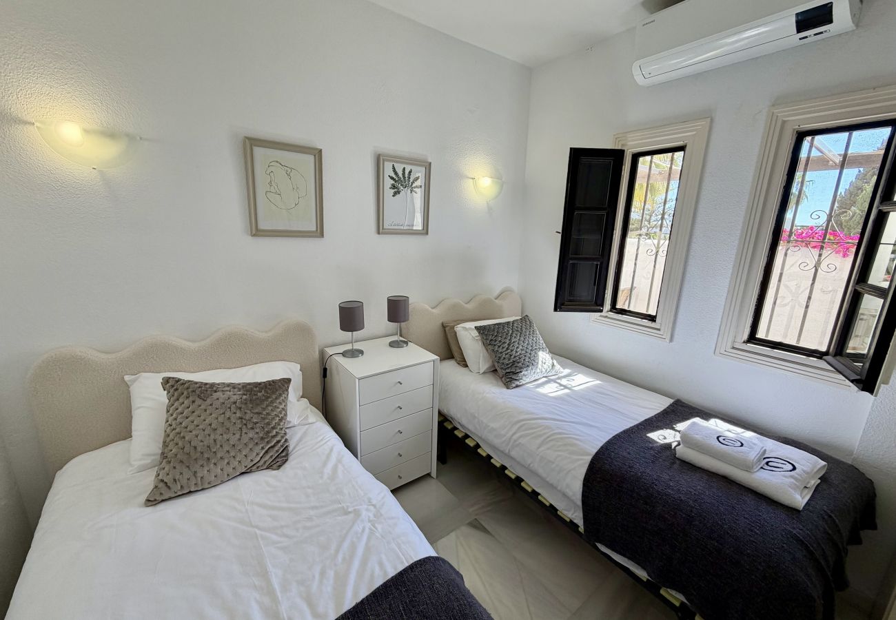 Apartment in Nueva andalucia - RA23699 Aldea Blanca