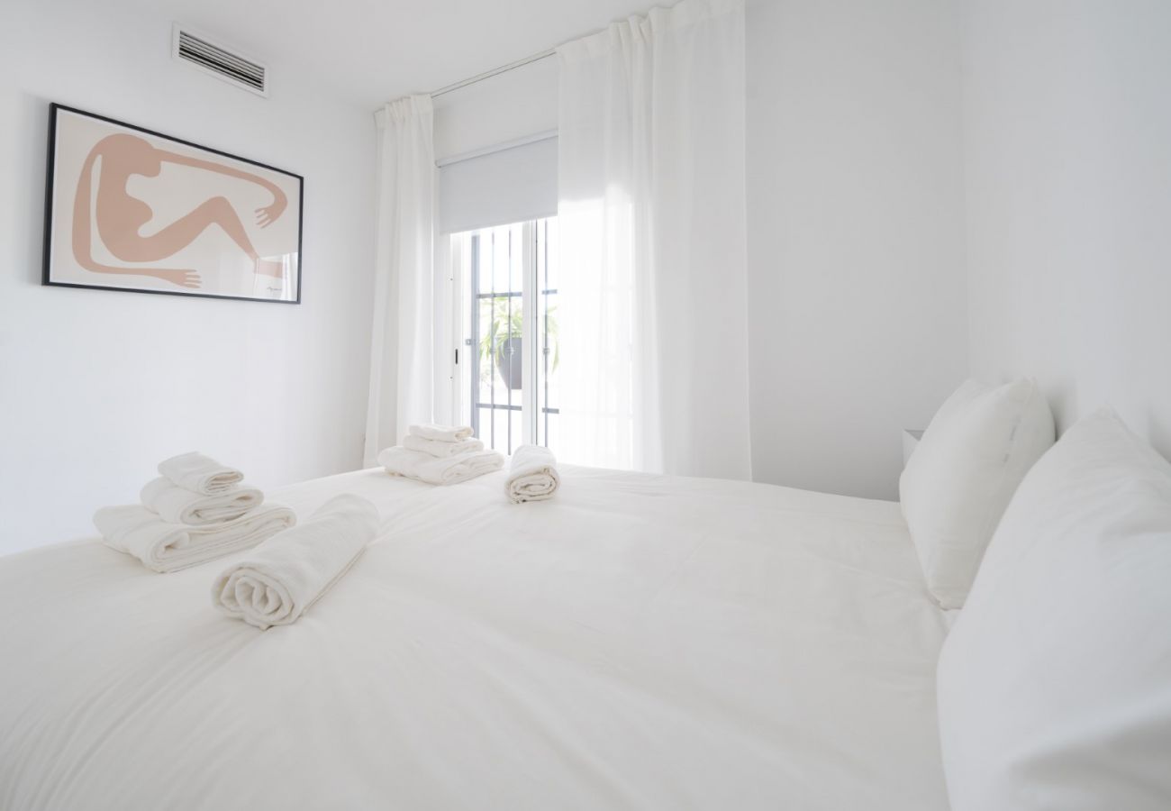 Apartment in Nueva andalucia - SBP33754