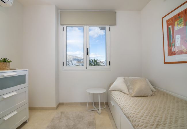 Apartment in San Pedro de Alcántara - RA33804 Las Arenas