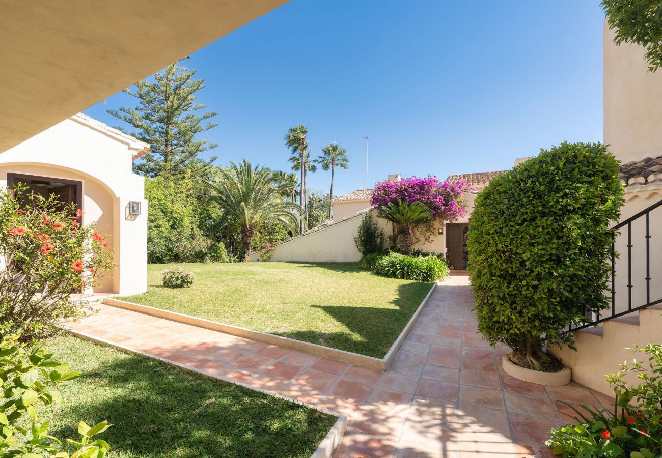 Villa in Benahavís - RV53888 Madroñal 1
